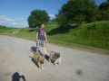 Elif und Ronja beim ersten Spaziergang 30.5.2015 2